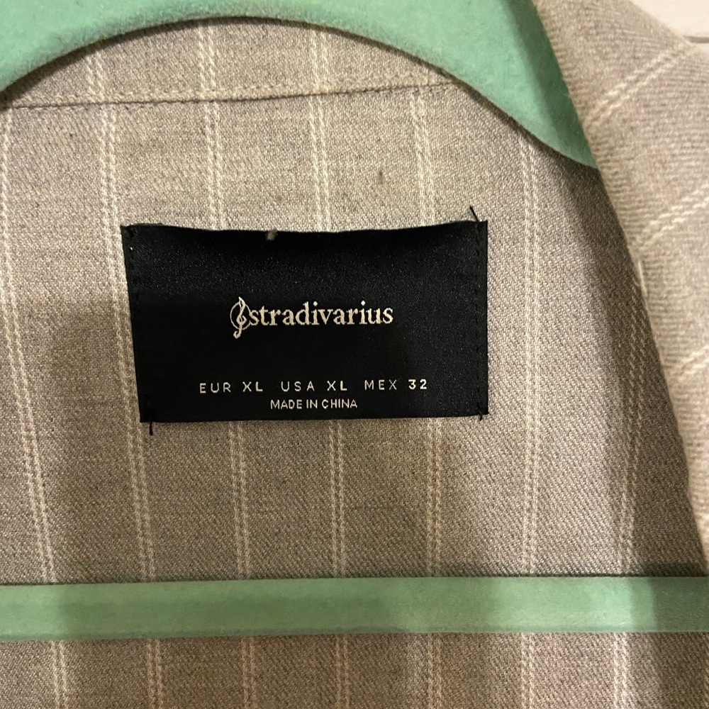 Stradivarius Light Gray Pinstripe Blazer - Picture 4 of 5